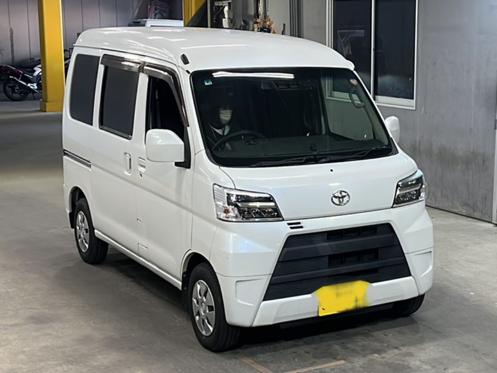 TOYOTA PIXIS VAN