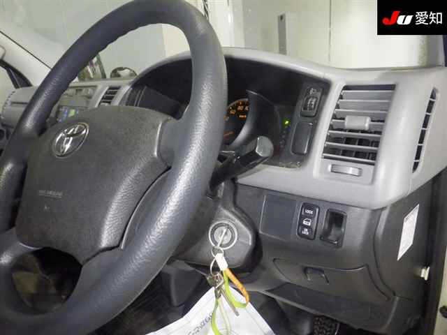 TOYOTA REGIUS ACE