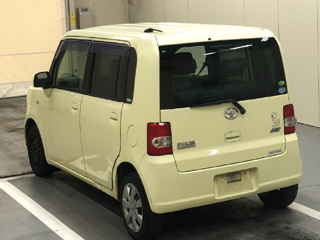 TOYOTA PIXIS SPACE