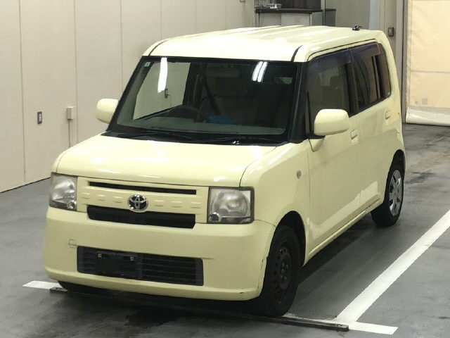 TOYOTA PIXIS SPACE