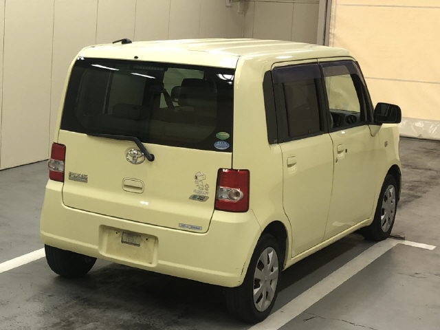TOYOTA PIXIS SPACE