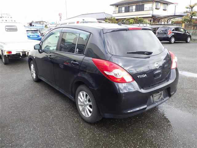 NISSAN TIIDA
