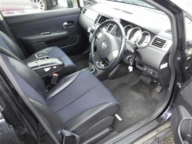 NISSAN TIIDA