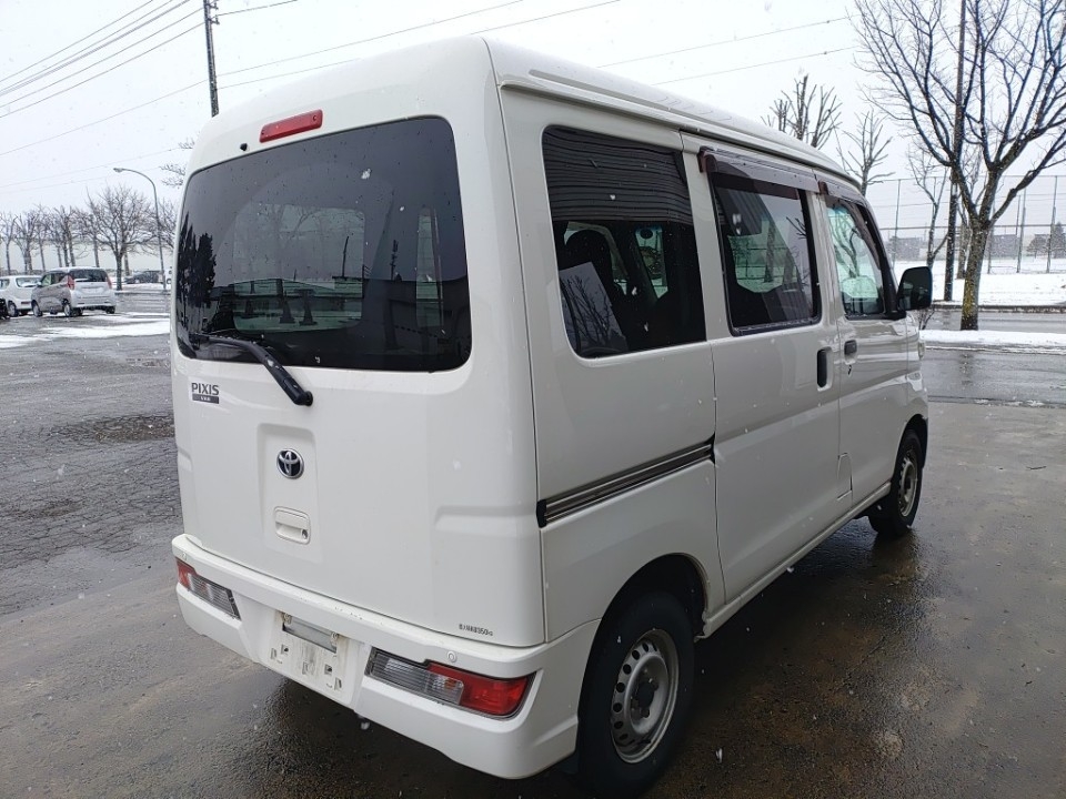TOYOTA PIXIS VAN