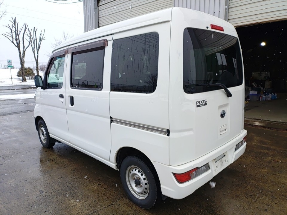 TOYOTA PIXIS VAN