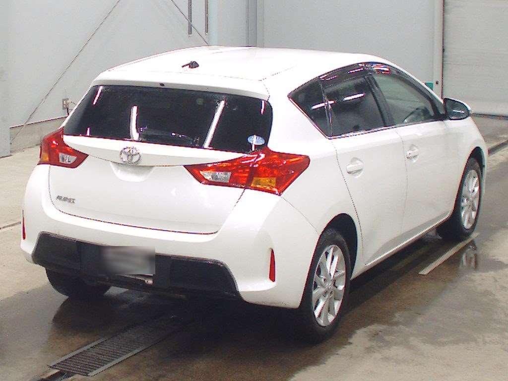 TOYOTA AURIS