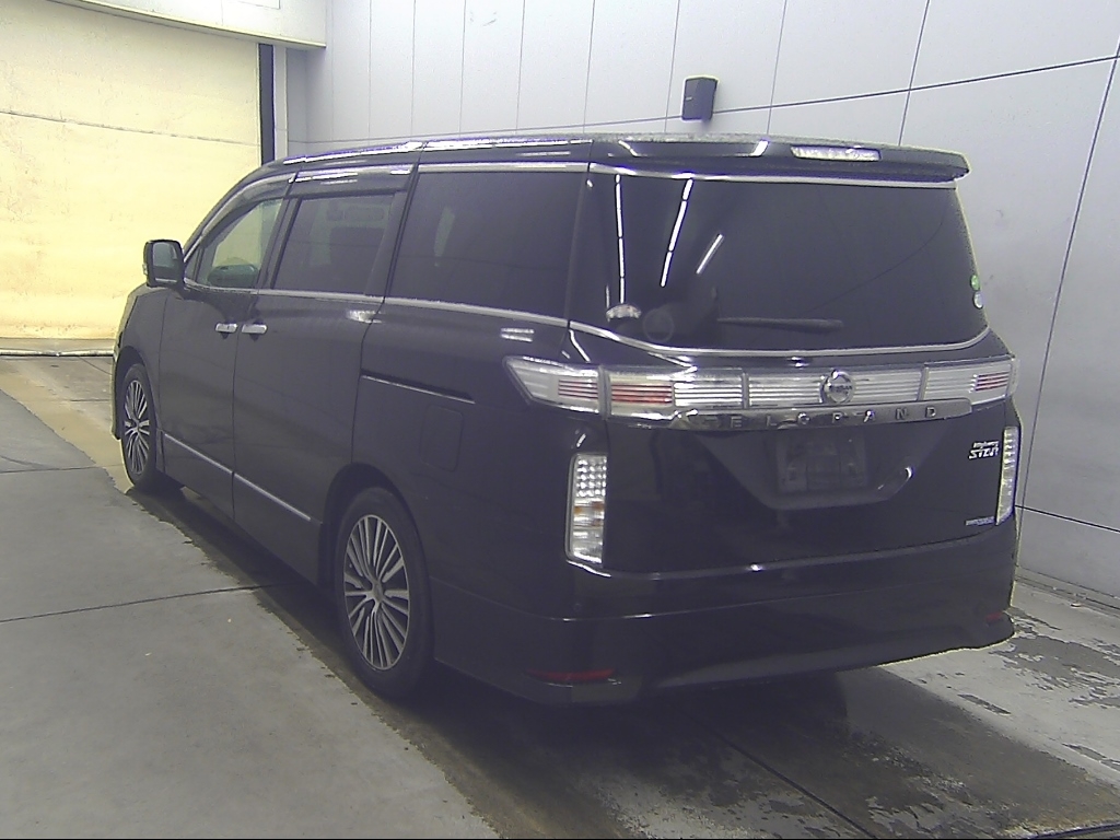 NISSAN ELGRAND