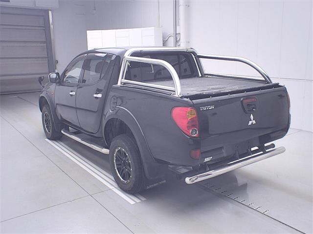 MITSUBISHI TRITON