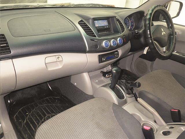 MITSUBISHI TRITON