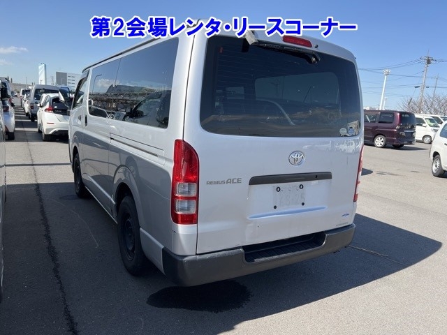 TOYOTA REGIUS ACE