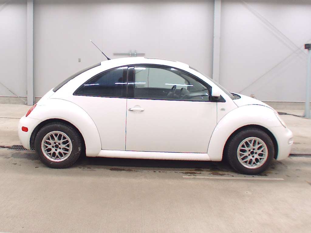 VOLKSWAGEN BEETLE