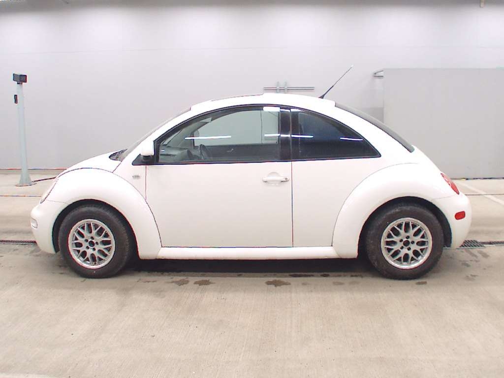 VOLKSWAGEN BEETLE