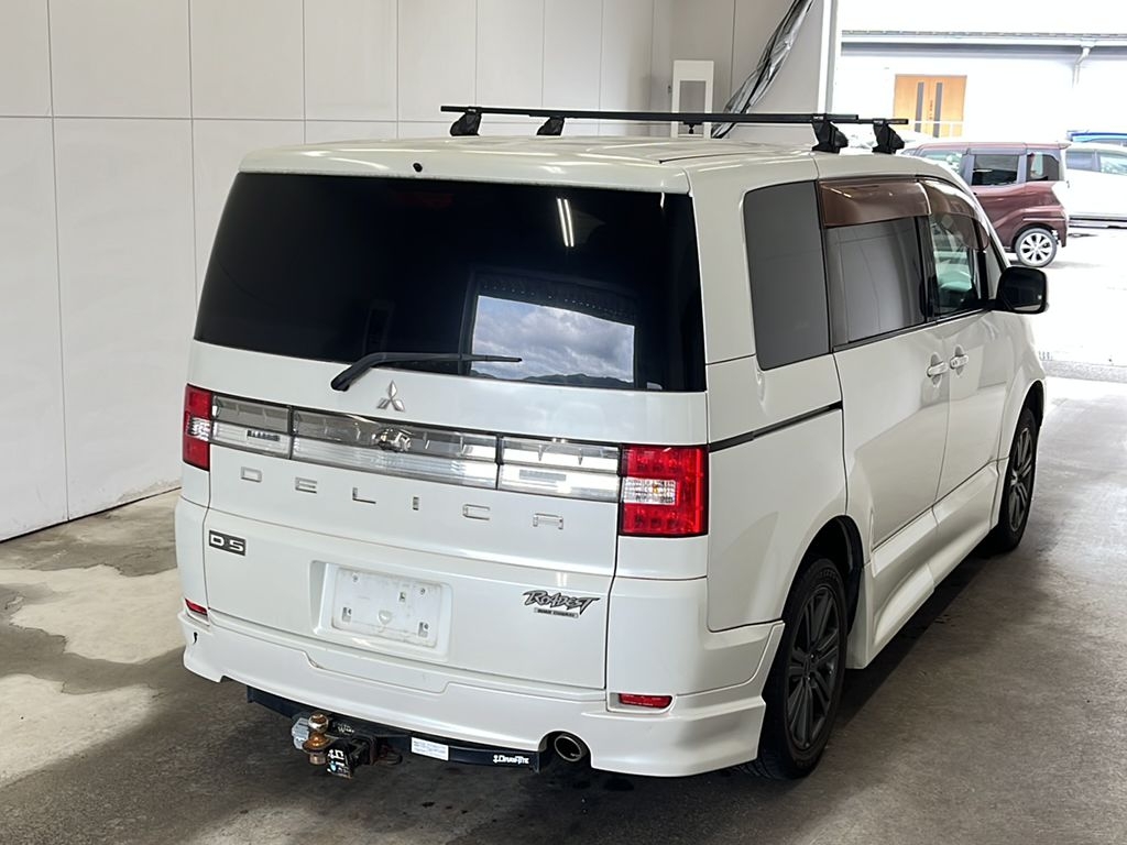 MITSUBISHI DELICA D:5