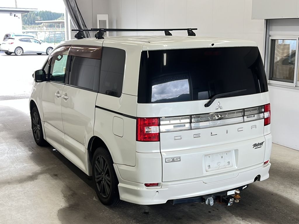 MITSUBISHI DELICA D:5