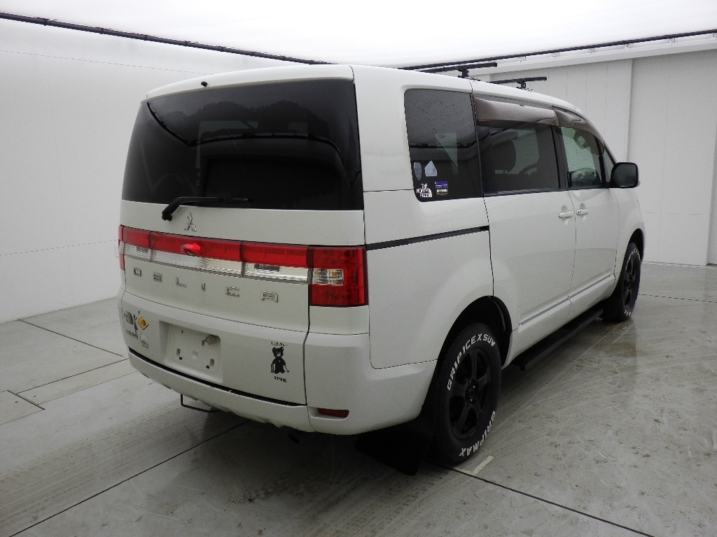 MITSUBISHI DELICA D:5