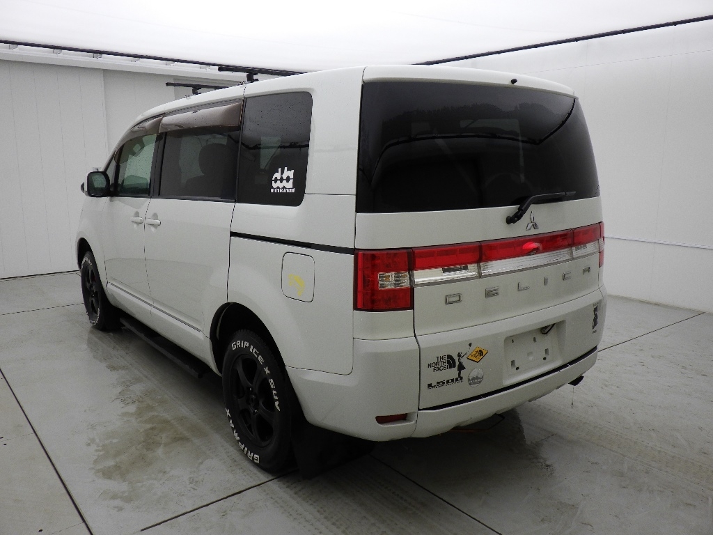 MITSUBISHI DELICA D:5
