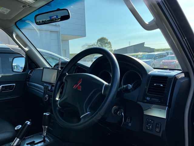 MITSUBISHI PAJERO