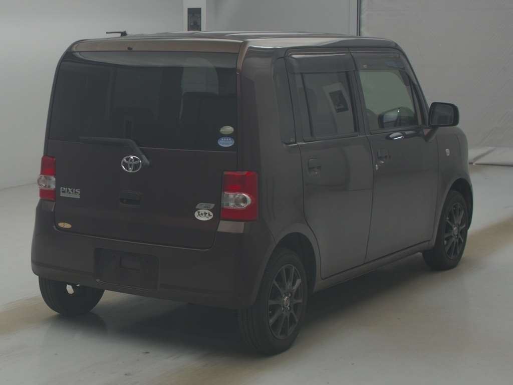 TOYOTA PIXIS SPACE