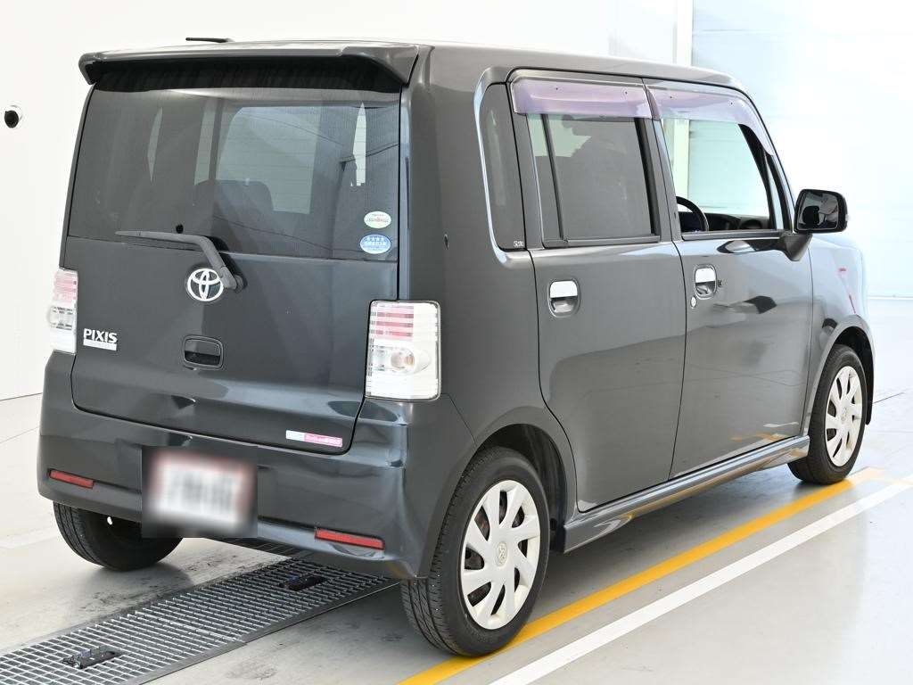 TOYOTA PIXIS SPACE