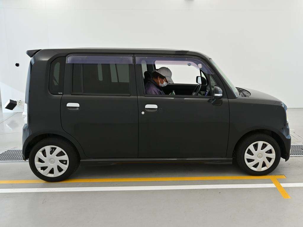 TOYOTA PIXIS SPACE