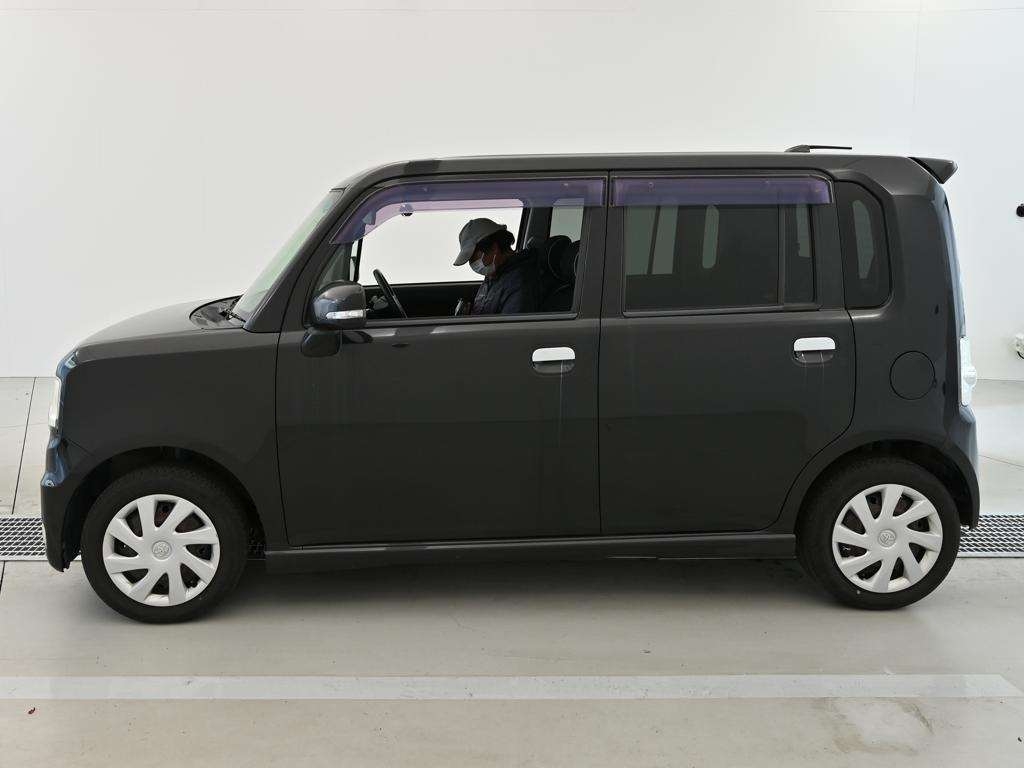 TOYOTA PIXIS SPACE