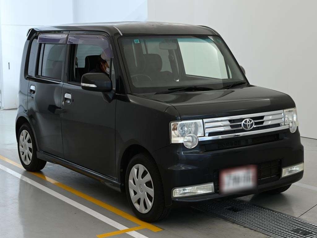 TOYOTA PIXIS SPACE
