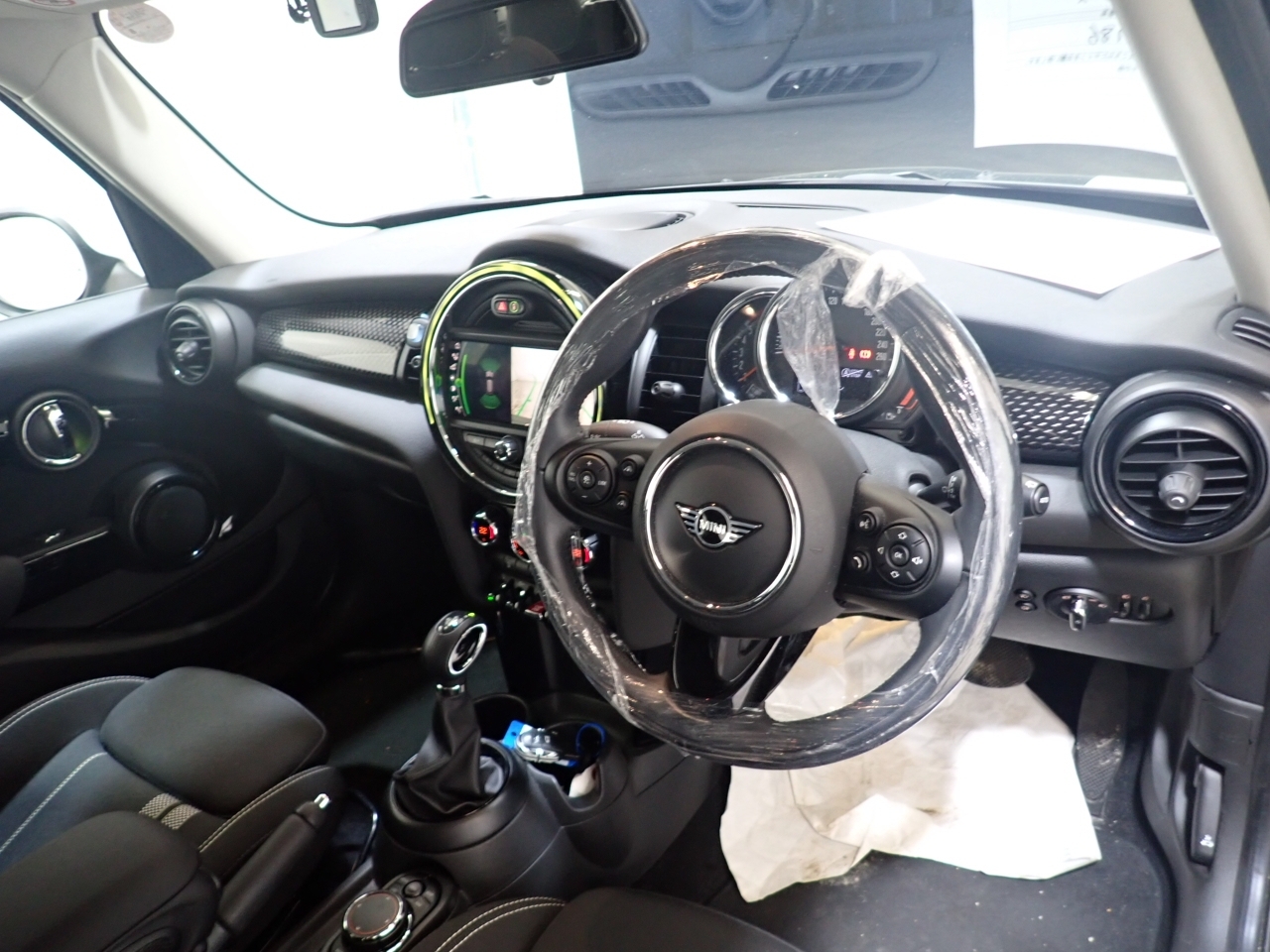 MINI HATCH