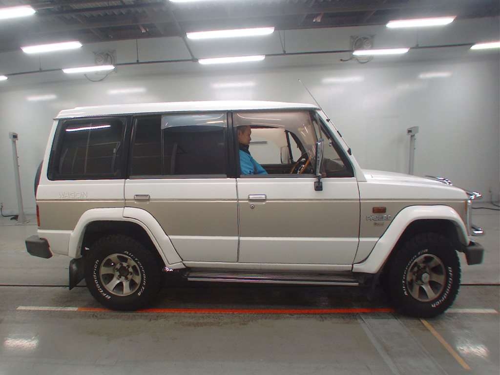 MITSUBISHI PAJERO