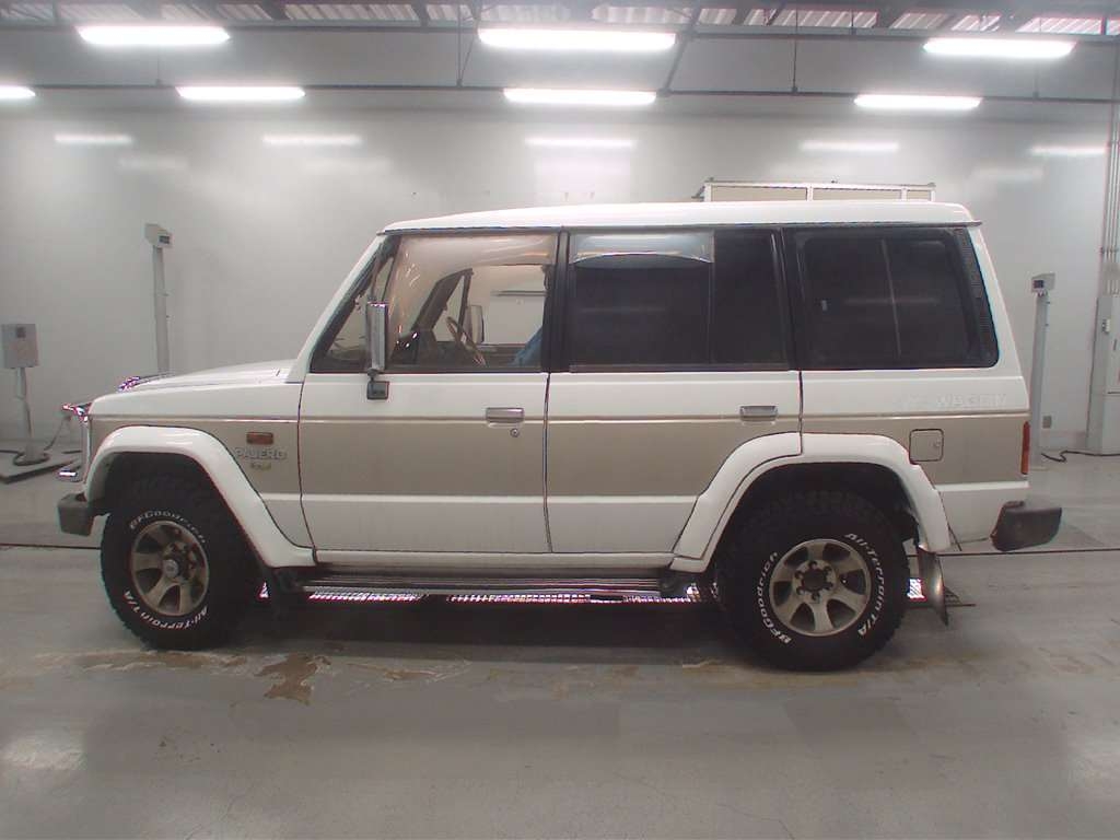 MITSUBISHI PAJERO