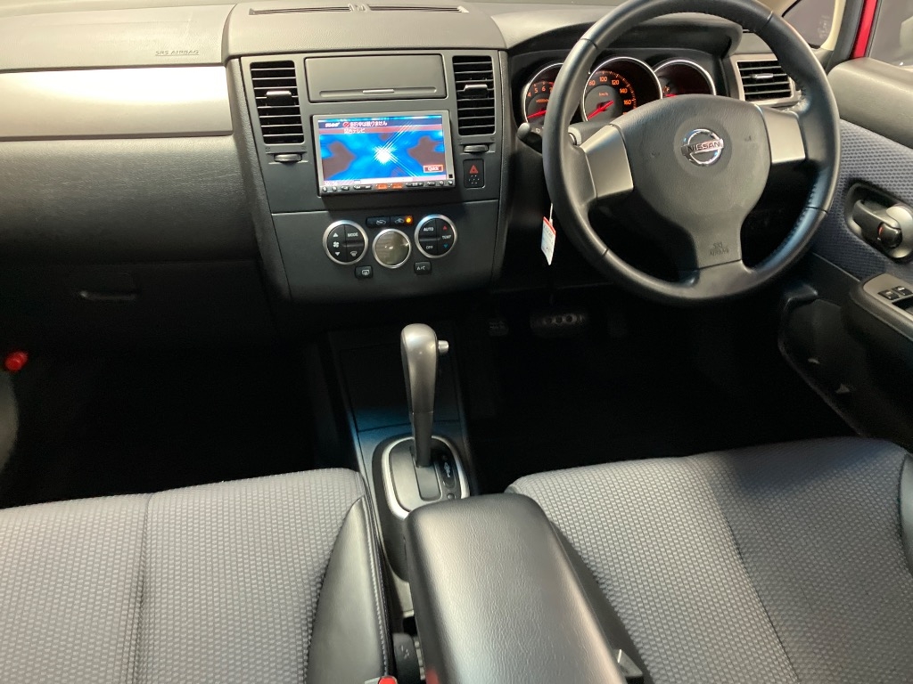 NISSAN TIIDA