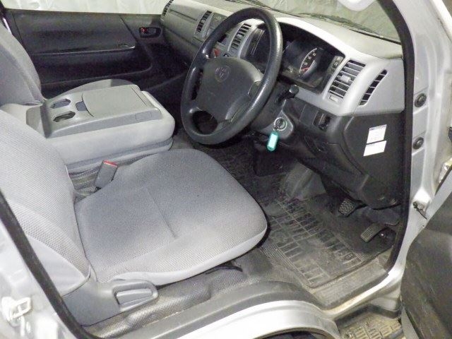 TOYOTA REGIUS ACE