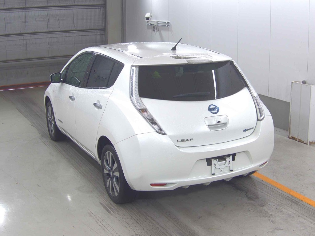 NISSAN LEAF