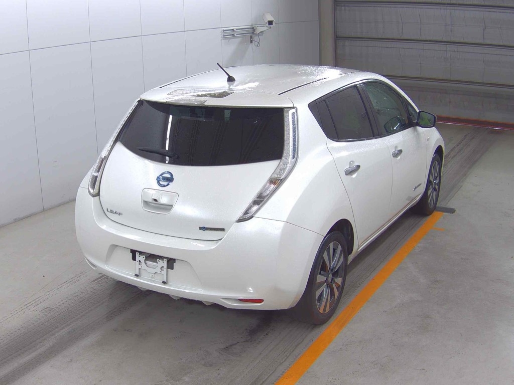 NISSAN LEAF