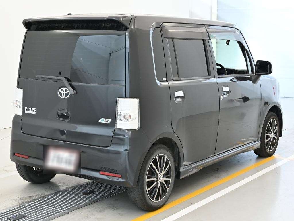 TOYOTA PIXIS SPACE