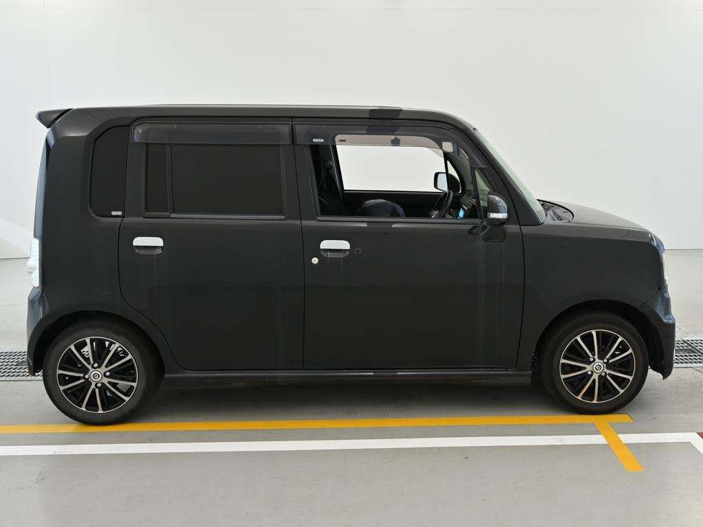 TOYOTA PIXIS SPACE