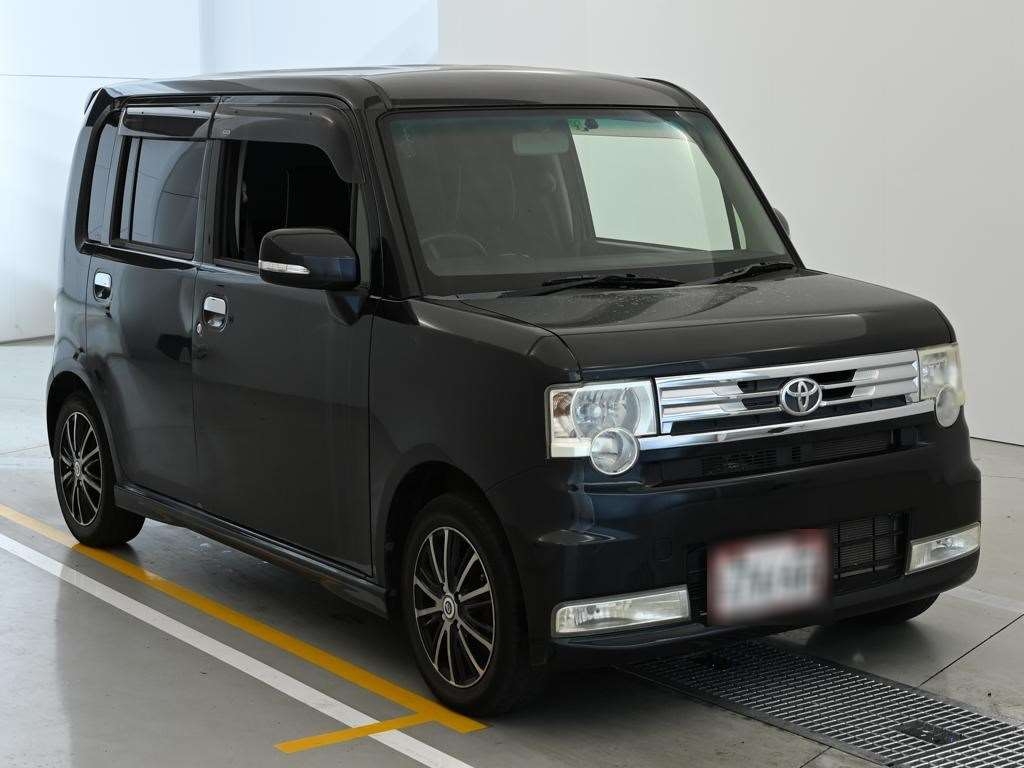 TOYOTA PIXIS SPACE