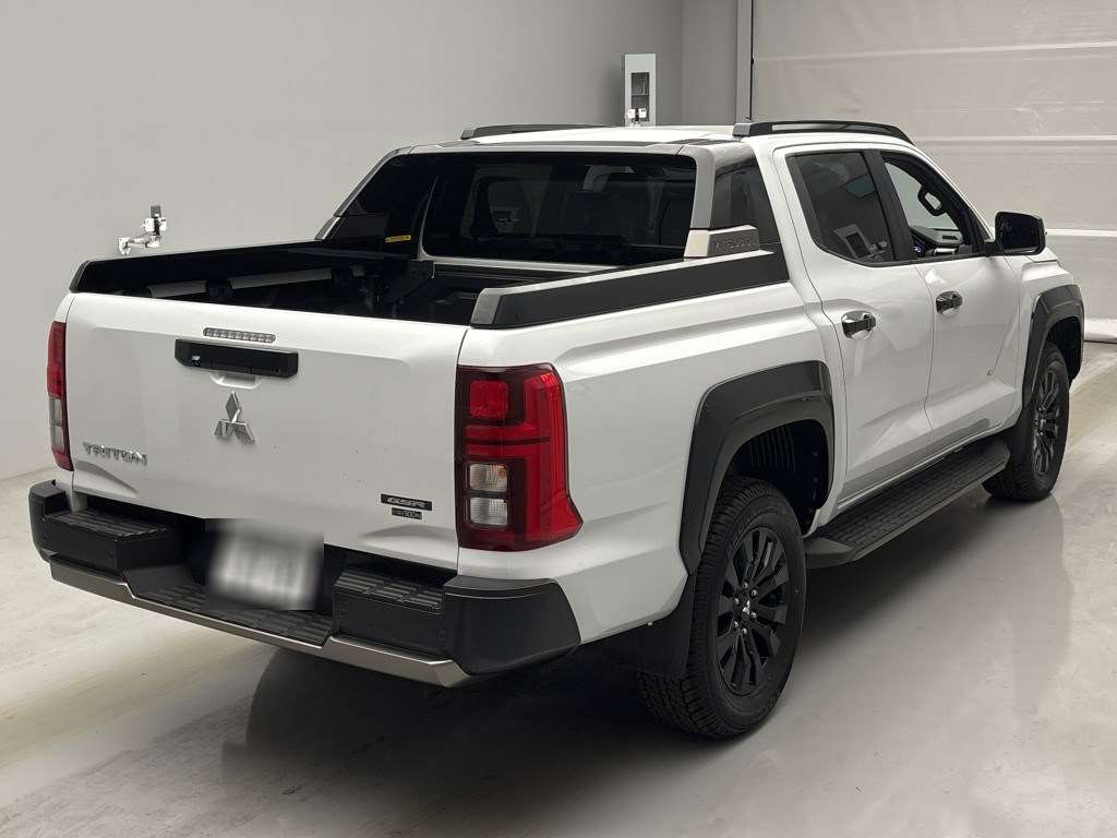 MITSUBISHI TRITON
