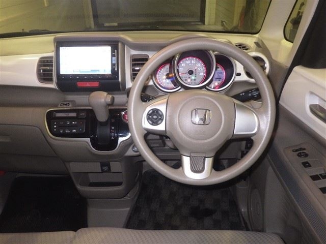 HONDA N-BOX SLASH