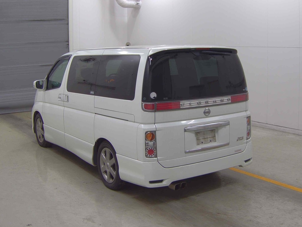 NISSAN ELGRAND