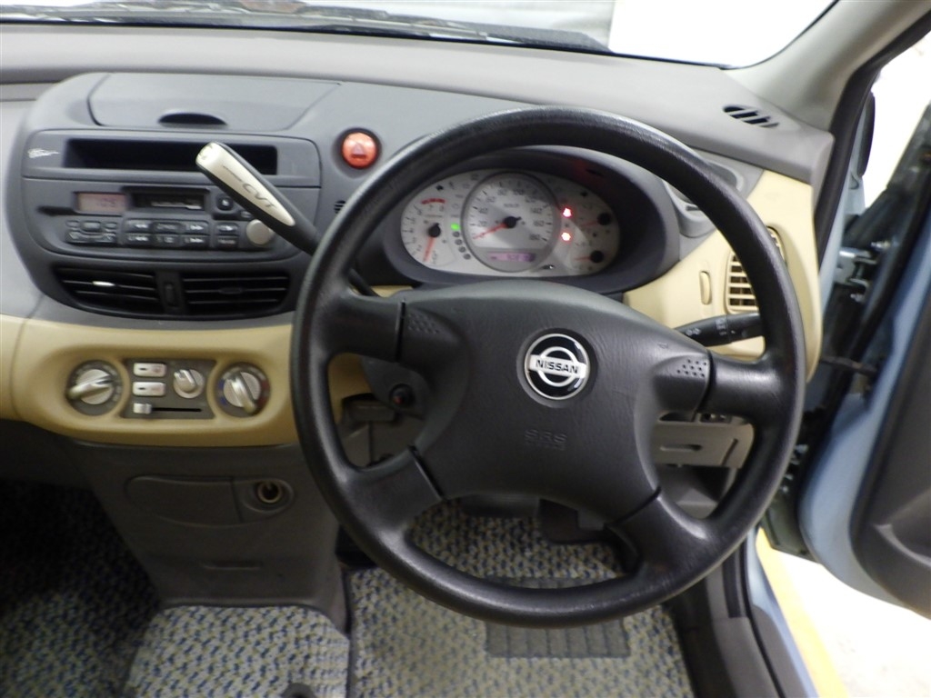 NISSAN TINO