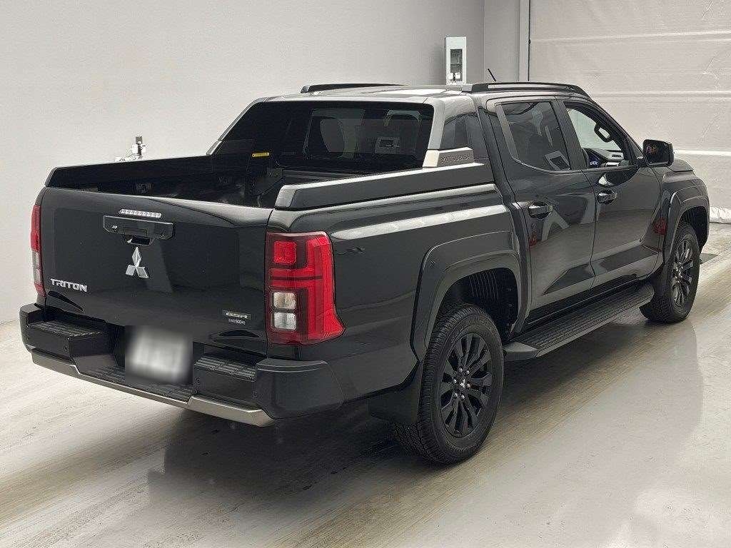 MITSUBISHI TRITON