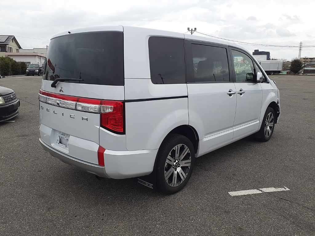 MITSUBISHI DELICA D:5