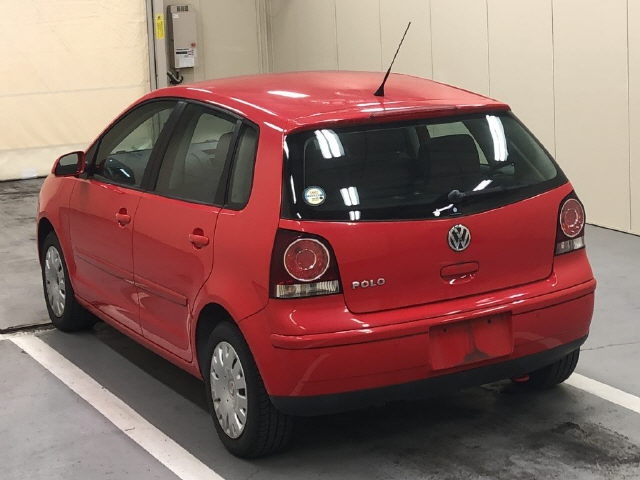VOLKSWAGEN POLO