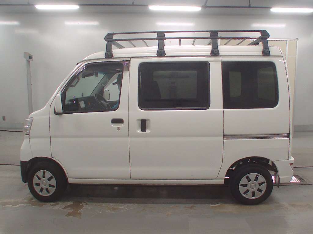 TOYOTA PIXIS VAN