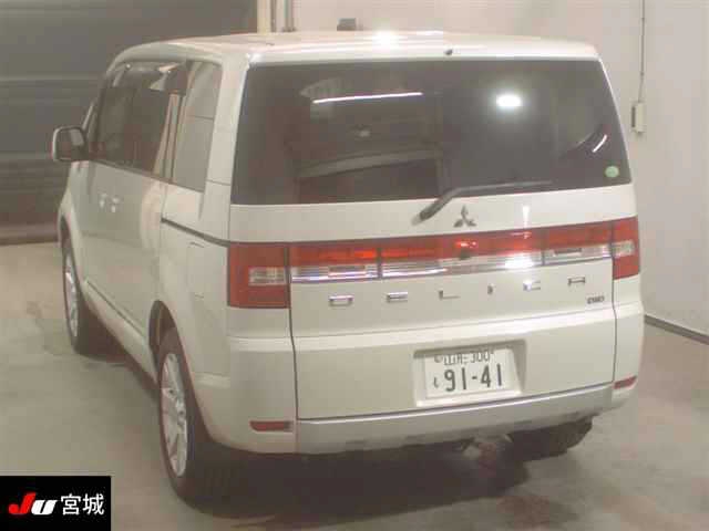 MITSUBISHI DELICA D:5