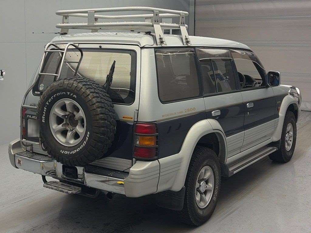 MITSUBISHI PAJERO