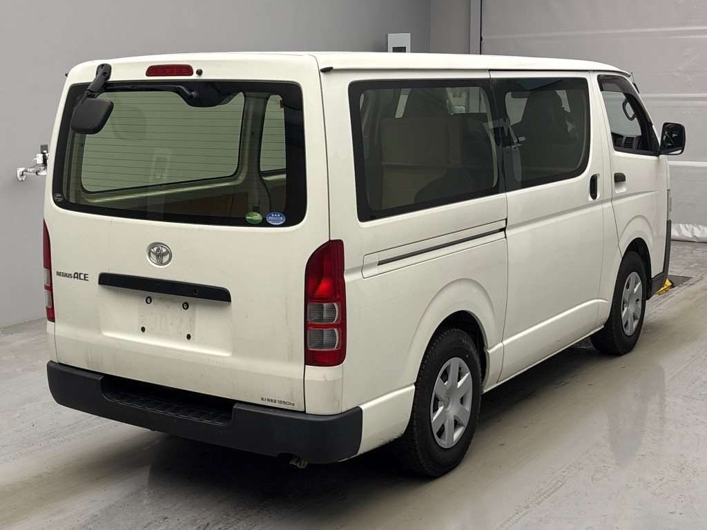 TOYOTA REGIUS ACE