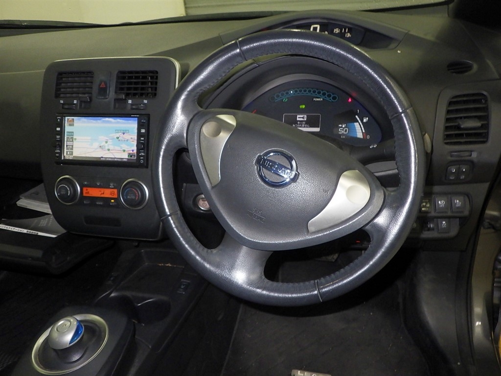 NISSAN LEAF