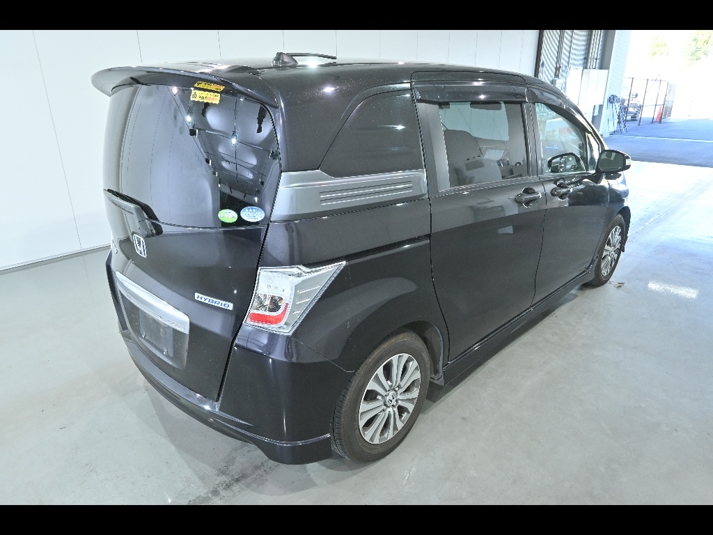 HONDA FREED SPIKE