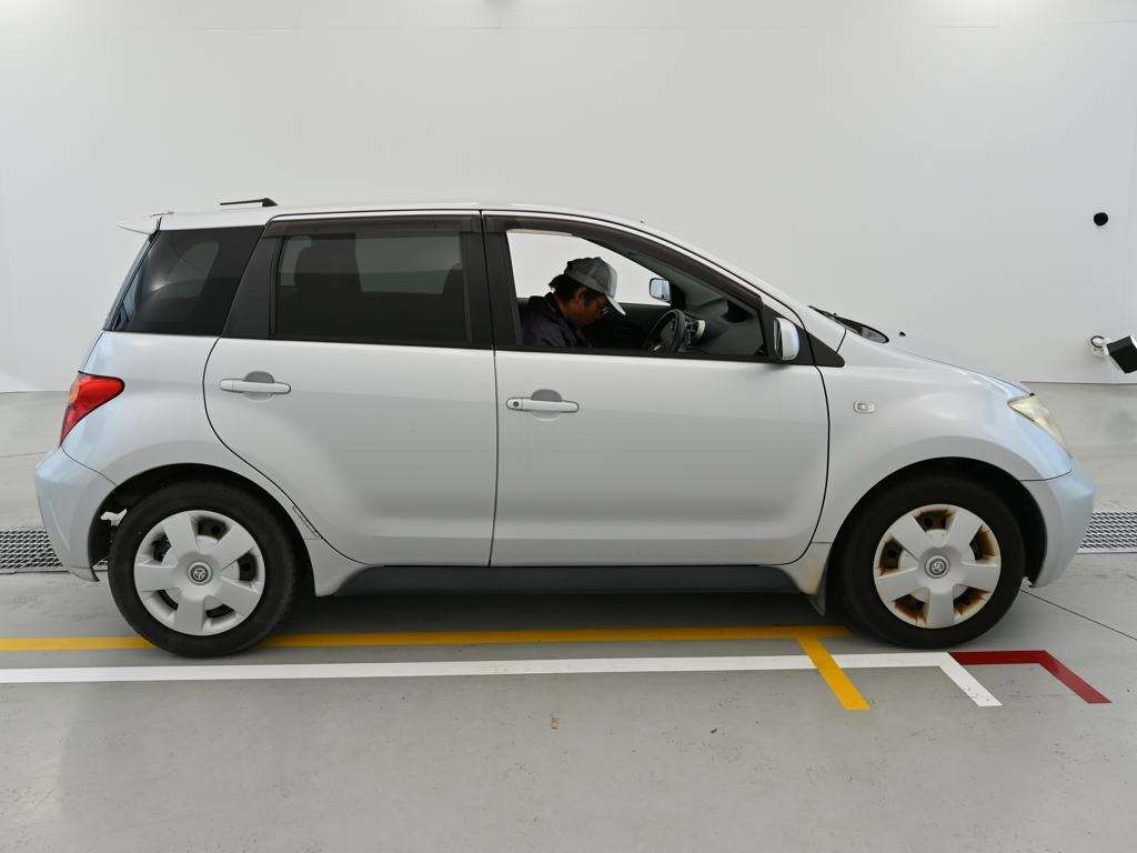 TOYOTA IST